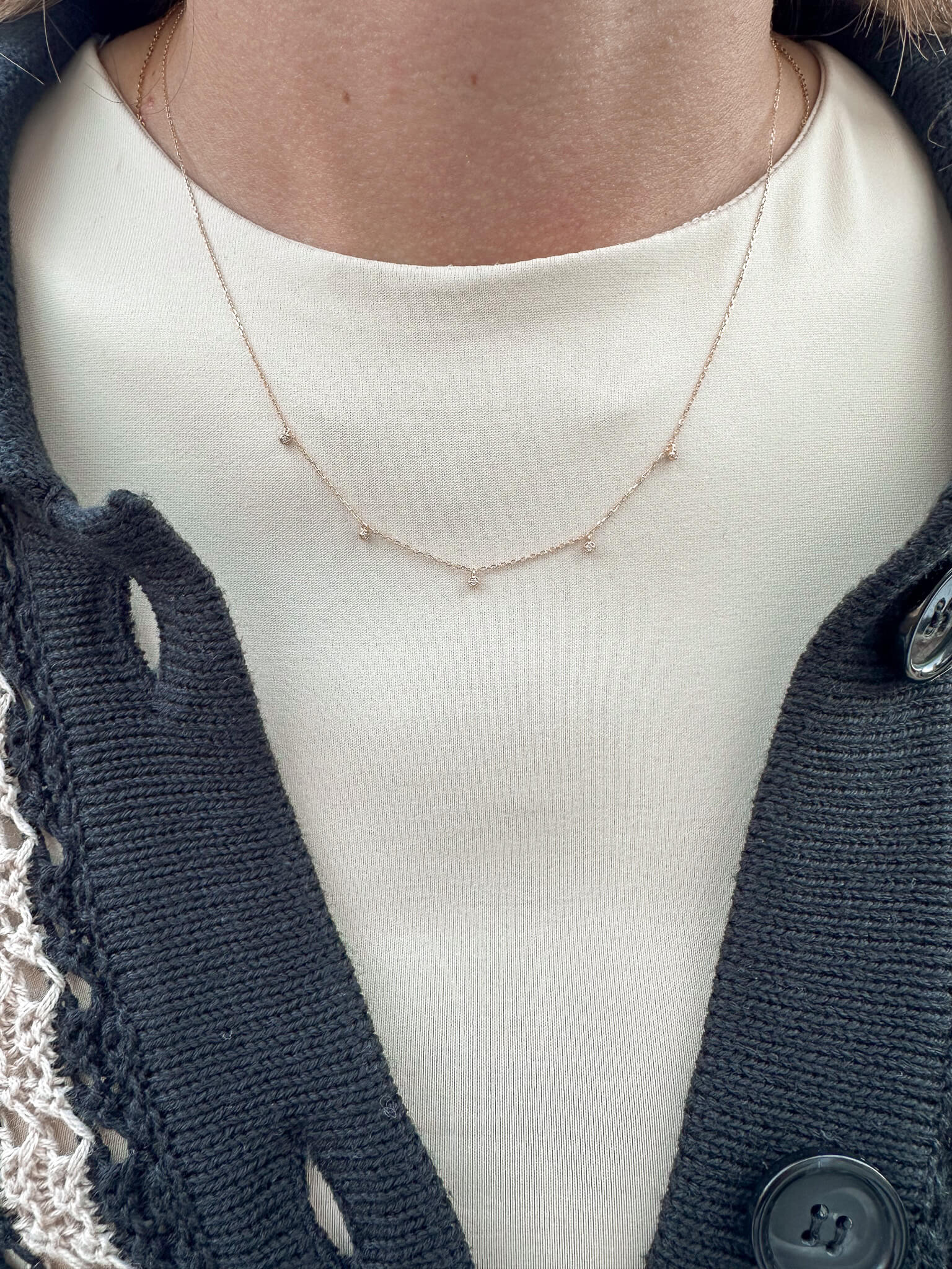 Dainty Floating Diamonds Necklace