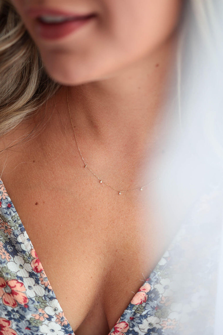 Dainty Floating Diamonds Necklace